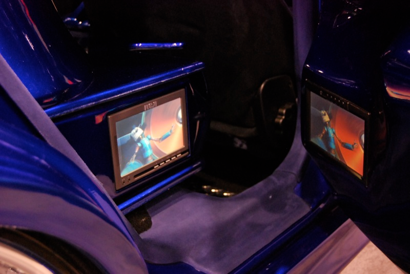 Illustration for article titled What's the Worst Place in a Car to Put an LCD? We Report, You Decide